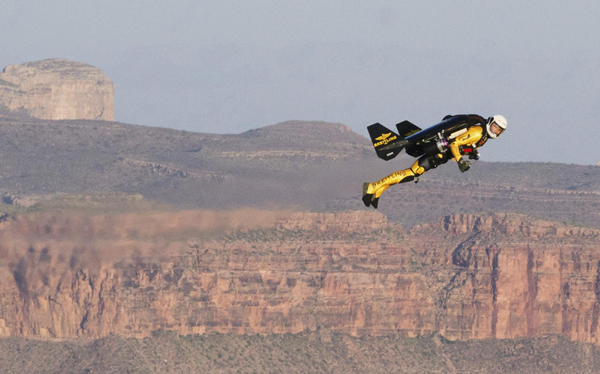 Swiss 'Jetman' says he made Grand Canyon flight