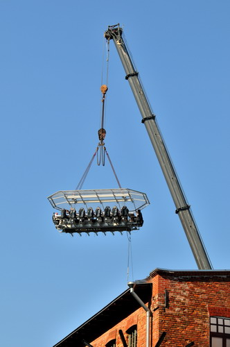 People enjoy 'dinner in the sky' in Estonia