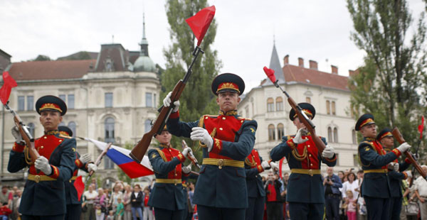 Russia's honour guard welcomes tourists