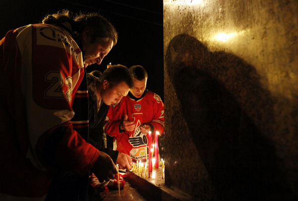 Ice hockey players mourned after crash