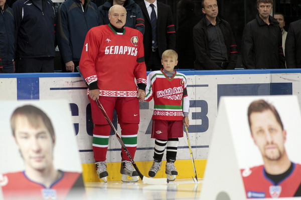 Russia mourns hockey players killed in plane crash