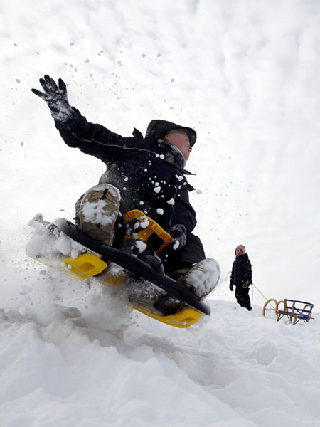 Snow fun as traffic faces prolonged chaos in Europe