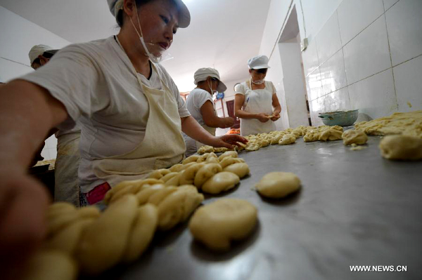 Handmade mooncakes in Changsha