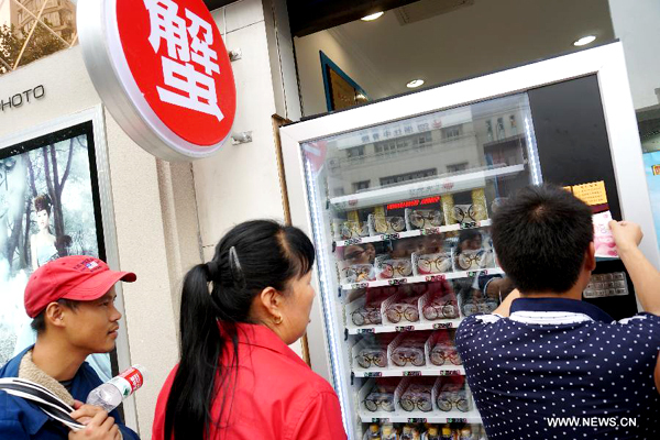 Crabs on sale in Hangzhou's vending machine