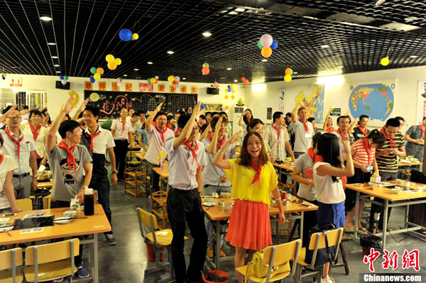 Classroom-themed restaurant for nostalgic generation