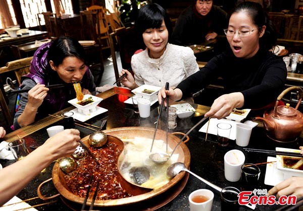 Hotpot restaurant gains popularity for Cameron's visit