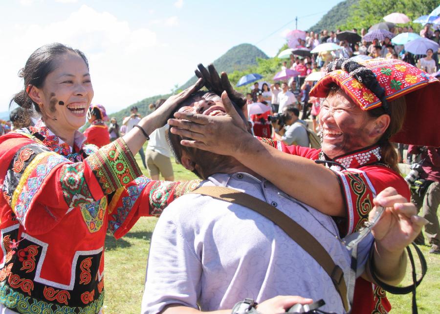 Yi ethnic group celebrate Torch Festival