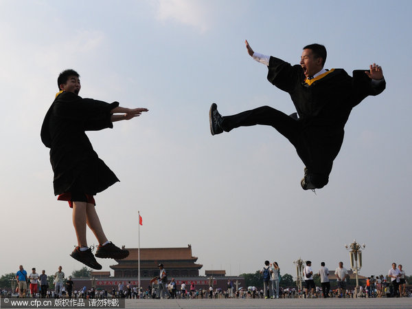 Graduation photos get creative in China