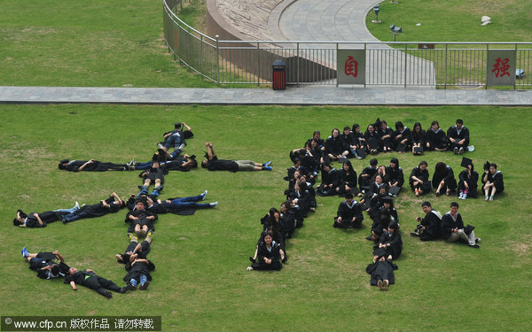 Graduation photos get creative in China