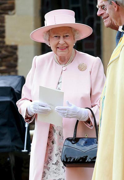 Queen Elizabeth's colorful outfits