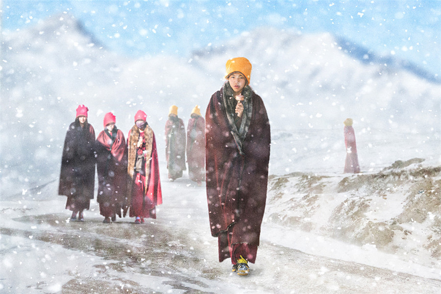 Stunning images of devout Tibetan Buddhist pilgrims in winter 1 People