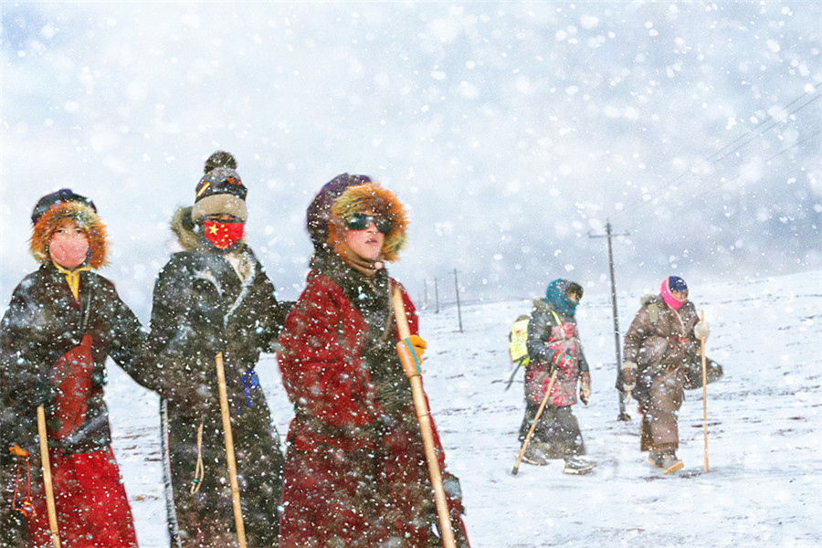 Stunning images of devout Tibetan Buddhist pilgrims in winter