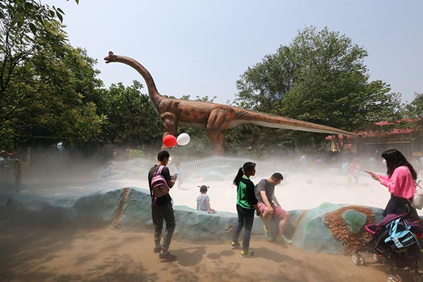 Dinosaur park opens in Beijing