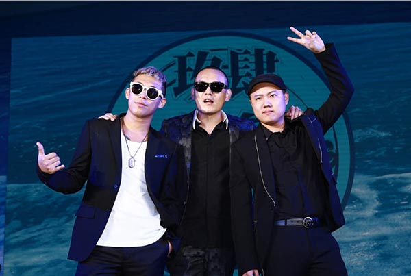 Taiwan pop group releases new song
