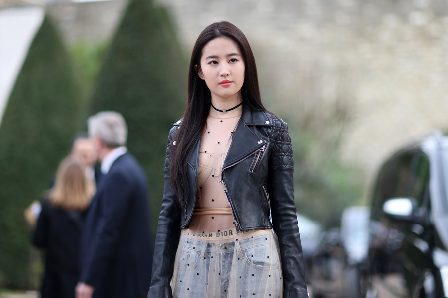 Chinese celebrities make an appearance at Paris Fashion Week