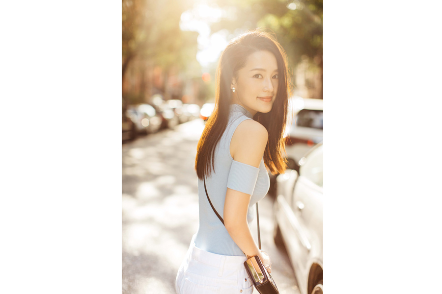 Actress Li Qin shoots for fashion photos