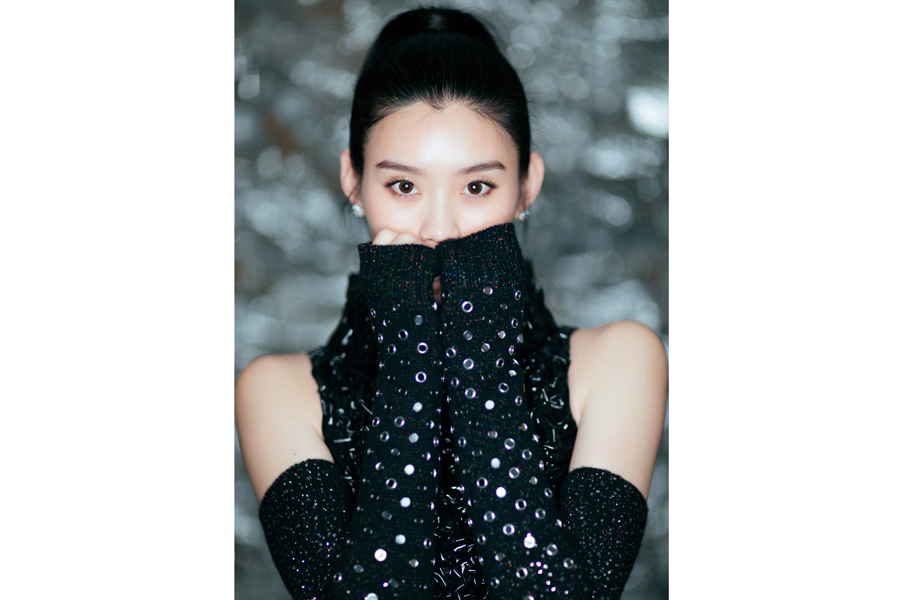Xi Mengyao spotted in 2018 Chanel Resort fashion show