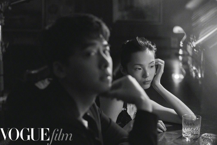 Li Yifeng and Ju Xiaowen pose for fashion magazine