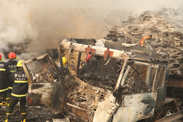 At least 2 dead after 30-car pileup in N China Weekly Photos: Oct 15 - 21