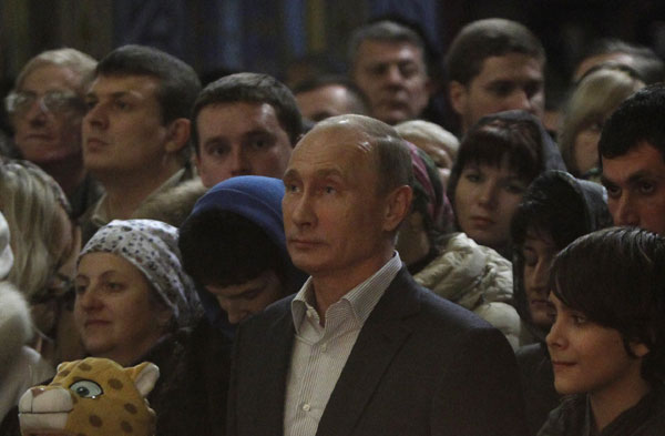 Putin attends Orthodox Christmas