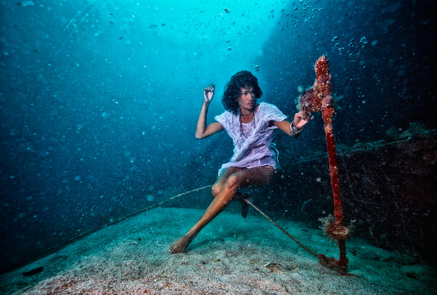 Underwater photos exhibited in Beijing