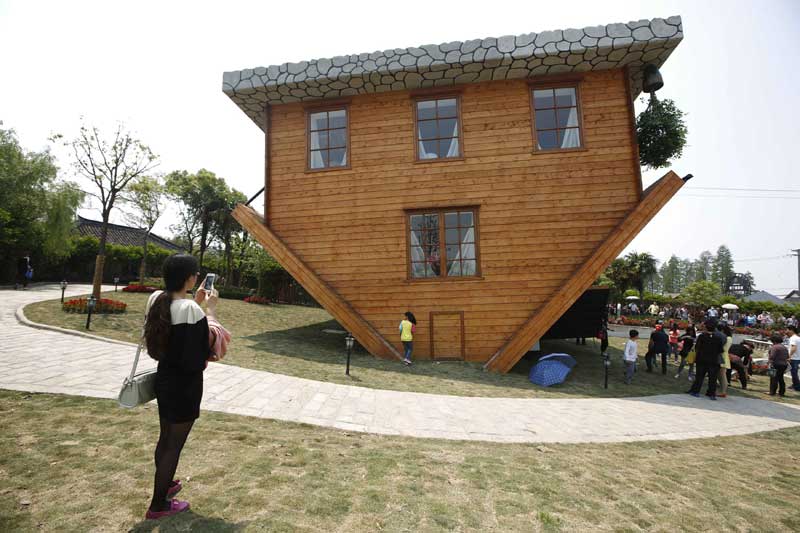 Upside-down house draws tourists in Shanghai