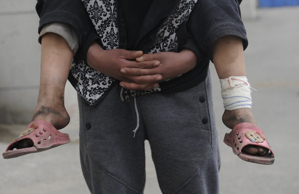 Street children live in hole in a wall