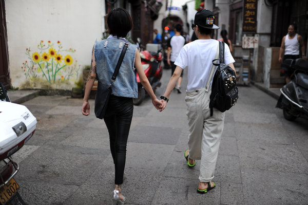 Same-sex couple seen through the lens in E China