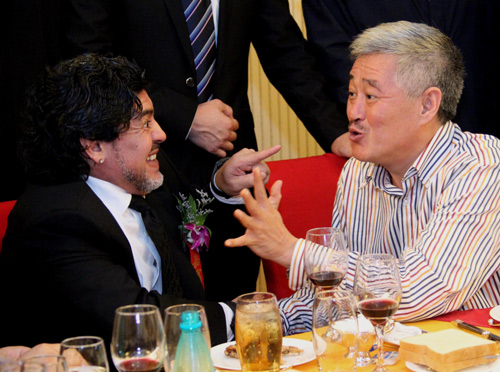 Maradona promotes charity on China tour