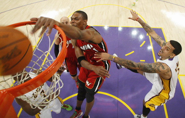 Heat beats Lakers in Christmas clash