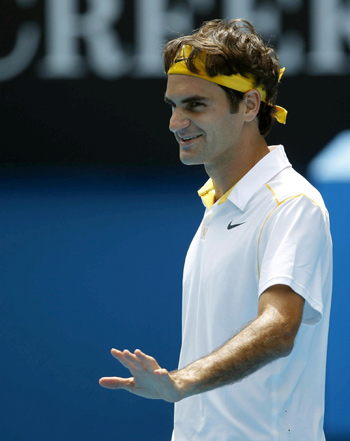 Federer serves notice in Lacko lesson