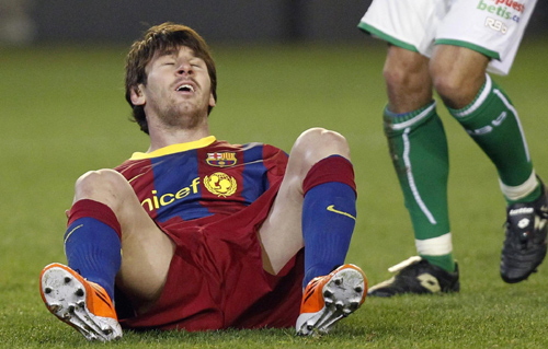 Barca reach Cup semis despite Messi's penalty failure