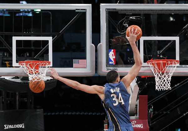 Griffin soars over car to win All-star dunk contest