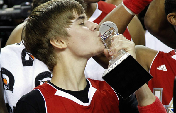 Pop star Bieber wins MVP at NBA celebrity game
