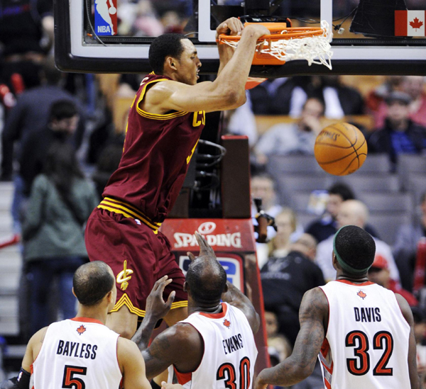 In pictures: NBA slam dunk show