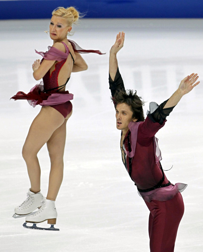 China's Pang, Tong lead pairs at ISU Worlds