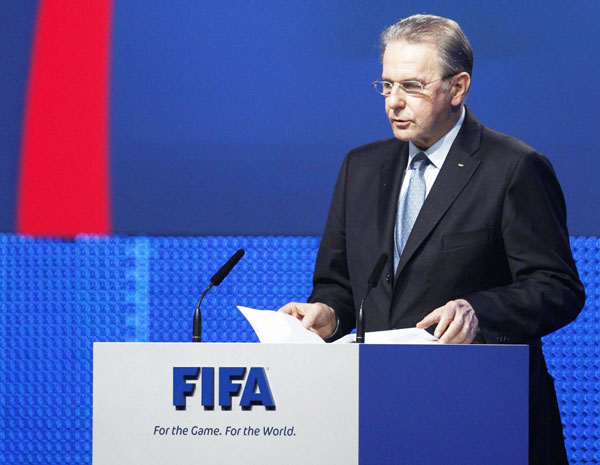 Rogge urges FIFA to be stronger over current troubles