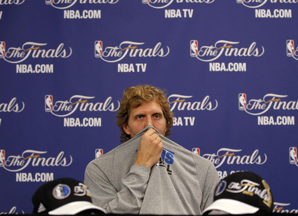 Ailing Nowitzki moves Mavericks closer to title