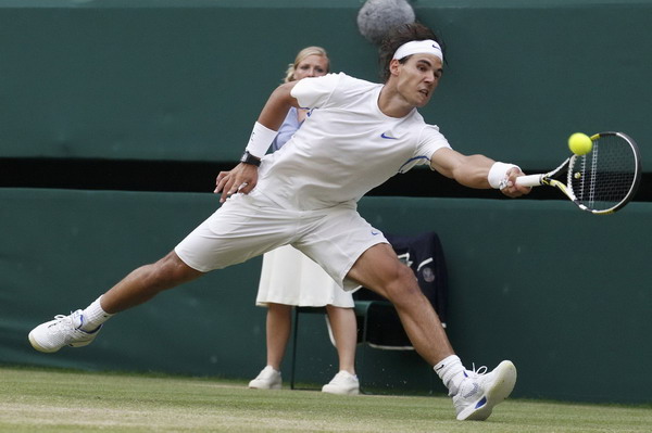 Worried Nadal to get MRI on injured left foot