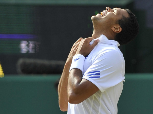 Federer cut down by inspired Tsonga despite 2-set lead