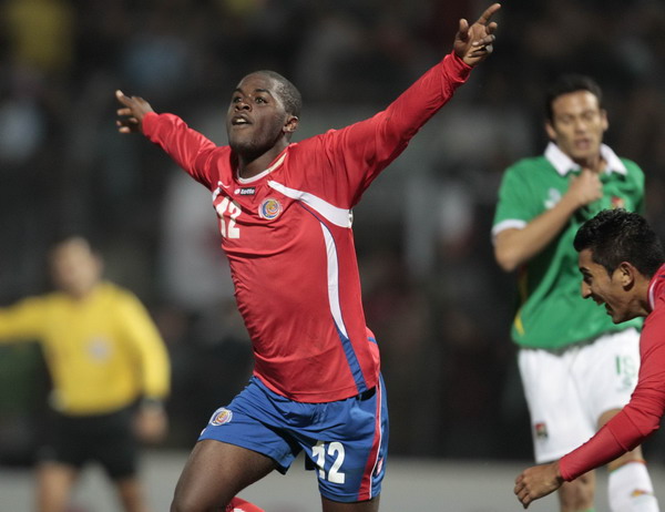 Costa Rica beats 10-man Bolivia 2-0