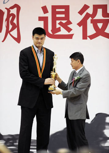 Yao Ming honored as model for youth at farewell ceremony