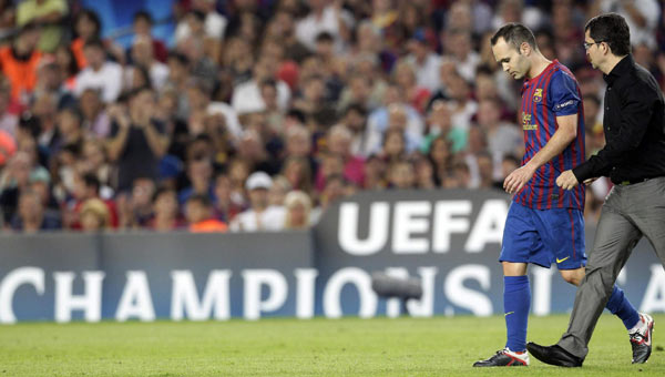 Iniesta out for four weeks with muscle tear
