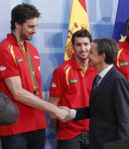 Spanish basketball team parades celebrating European title