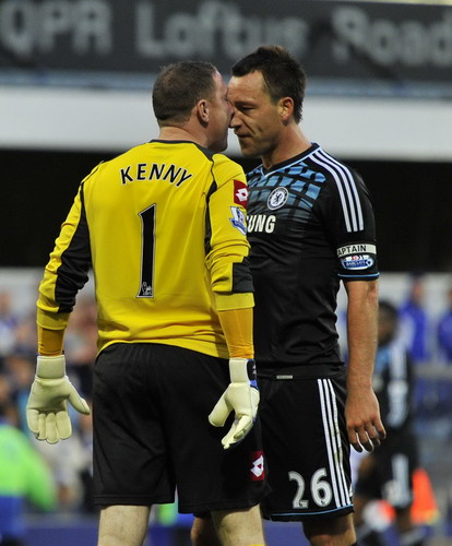 Queen's Park Rangers's goalkeeper Paddy Kenny (L) and Chelsea's John Terry confront each other during their English Premier League soccer match at Loftus Road in London Oct 23, 2011. Referee slammed after nine-man Chelsea lose