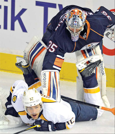 Carolina fires coach, hires Kirk Muller