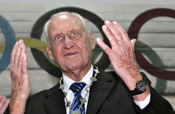 The International Olympic Committee has shelved an investigation into former FIFA head Joao Havelange after he resigned as an IOC member just days before an ethics hearing into his conduct. IOC shelves Havelange probe after resignation: Rogge