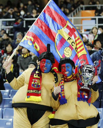 Barcelona swatted aside Qatar's Al Sadd 4-0 on Thursday to advance to the Club World Cup final, with Brazilian defender Adriano scoring twice in an embarrassingly one-sided contest. Barca overpower Al Sadd to set up Santos final