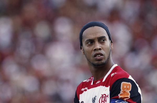 Ronaldinho goes for Bolivia trip despite wage debt