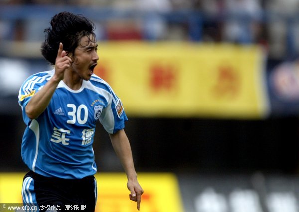 S Korean football star Ahn Jung-hwan retires
